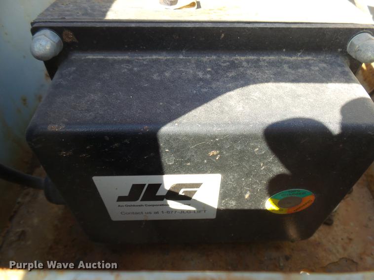 image for item DX9127 1992 Skyjack SJ6832 scissor lift