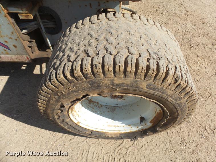 image for item DX9127 1992 Skyjack SJ6832 scissor lift