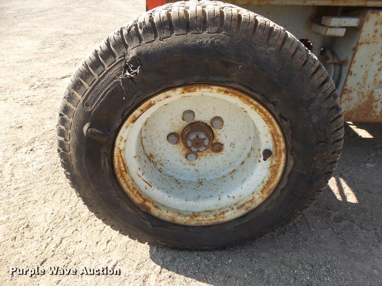 image for item DX9127 1992 Skyjack SJ6832 scissor lift