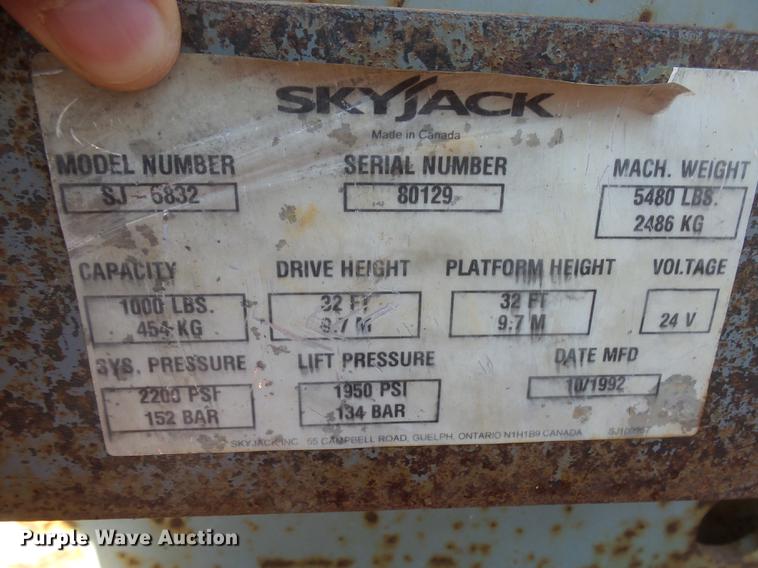 image for item DX9127 1992 Skyjack SJ6832 scissor lift