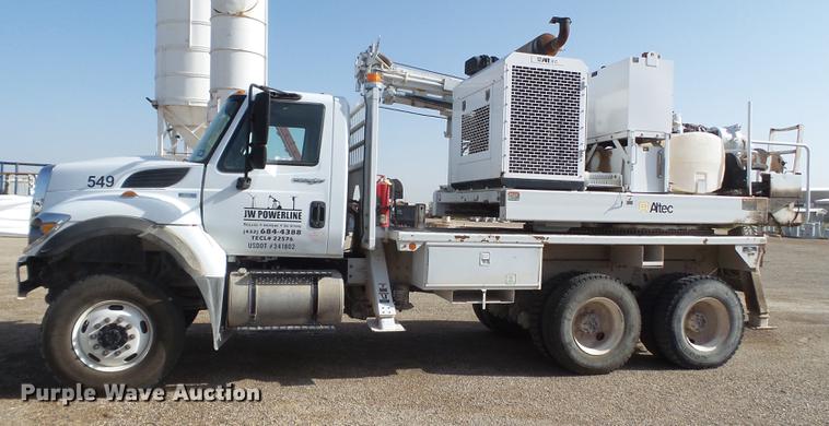 image for item EI9628 2013 International WorkStar 7300 digger derrick truck