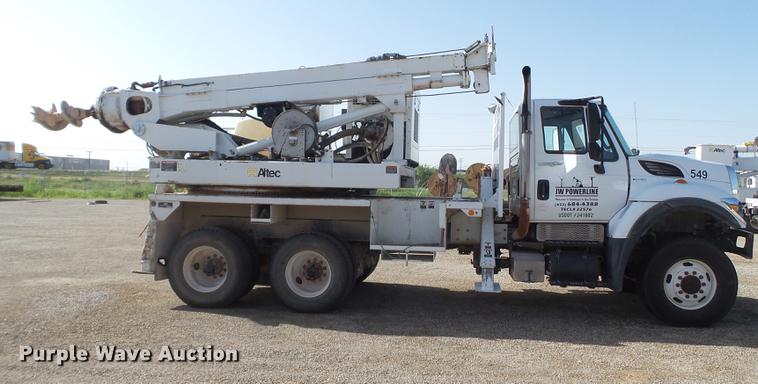 image for item EI9628 2013 International WorkStar 7300 digger derrick truck