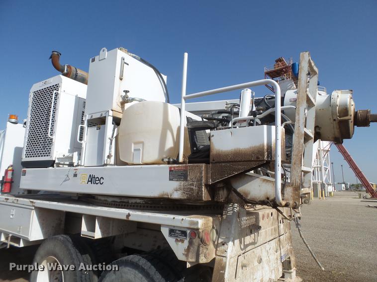 image for item EI9628 2013 International WorkStar 7300 digger derrick truck