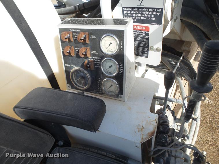 image for item EI9628 2013 International WorkStar 7300 digger derrick truck