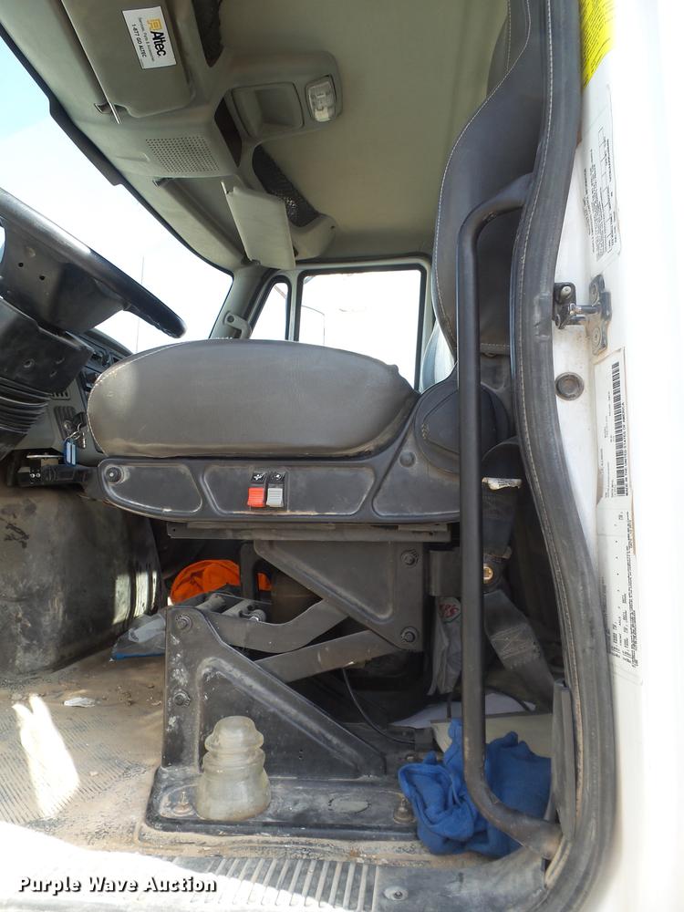 image for item EI9628 2013 International WorkStar 7300 digger derrick truck