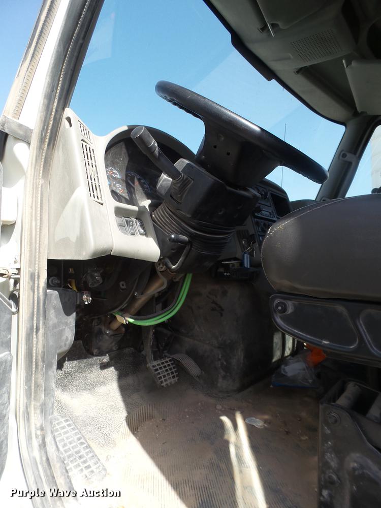 image for item EI9628 2013 International WorkStar 7300 digger derrick truck