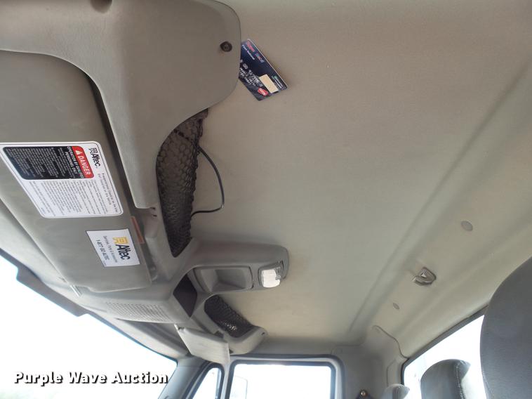 image for item EI9628 2013 International WorkStar 7300 digger derrick truck