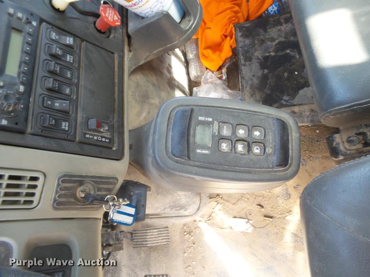 image for item EI9628 2013 International WorkStar 7300 digger derrick truck