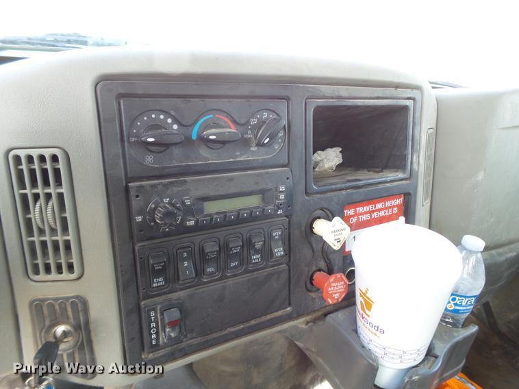 image for item EI9628 2013 International WorkStar 7300 digger derrick truck