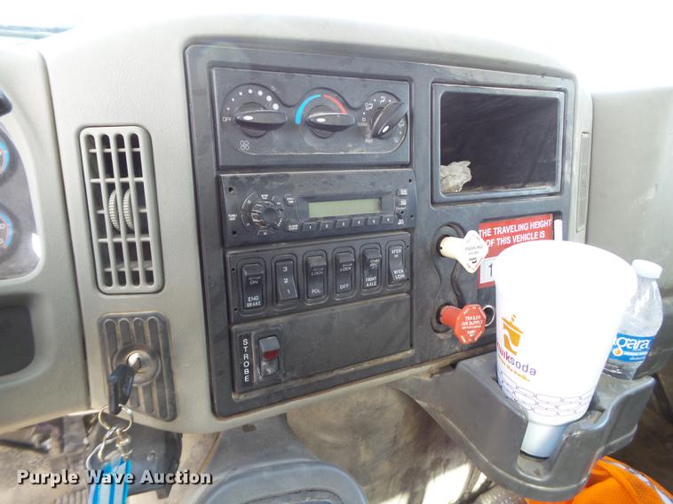 image for item EI9628 2013 International WorkStar 7300 digger derrick truck