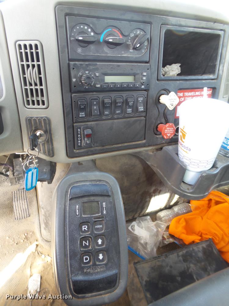 image for item EI9628 2013 International WorkStar 7300 digger derrick truck