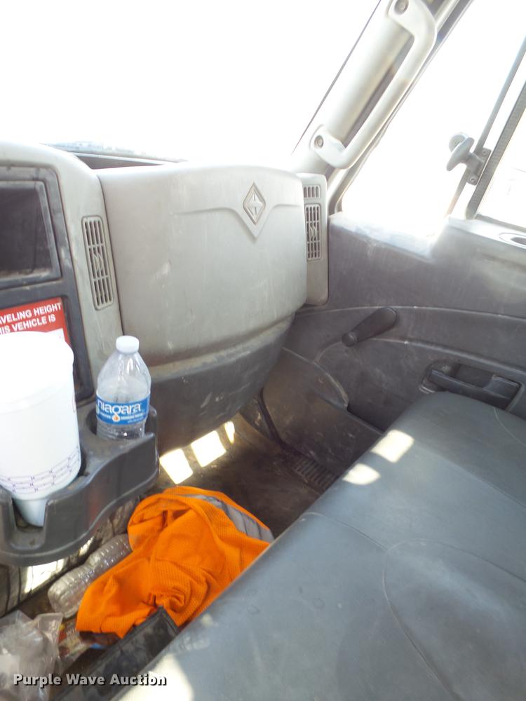 image for item EI9628 2013 International WorkStar 7300 digger derrick truck