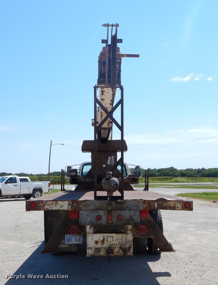 image for item EI9852 1995 Ford F800 crane truck