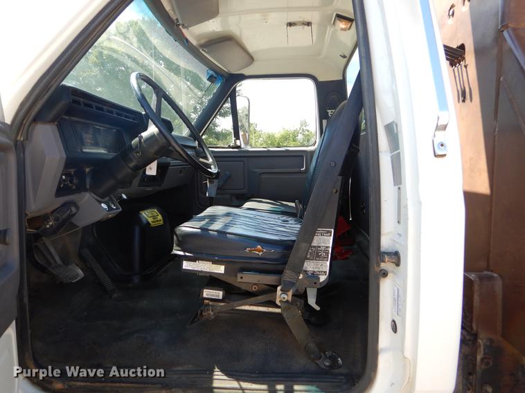 image for item EI9852 1995 Ford F800 crane truck