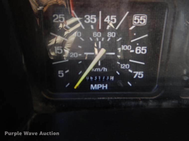 image for item EI9852 1995 Ford F800 crane truck