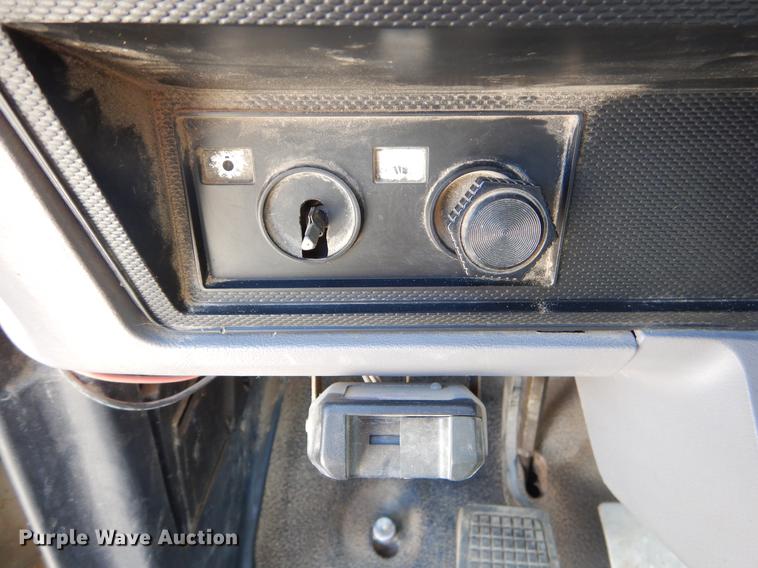 image for item EI9852 1995 Ford F800 crane truck