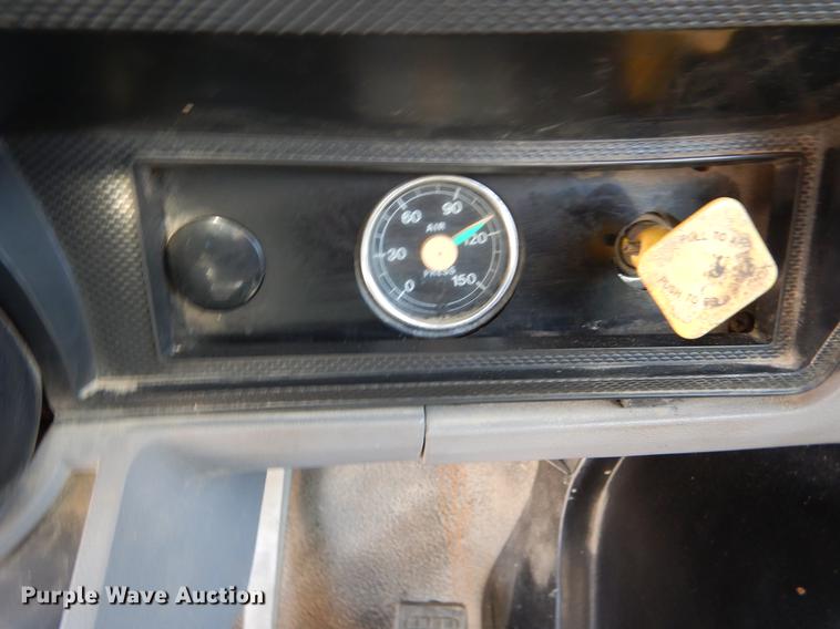 image for item EI9852 1995 Ford F800 crane truck