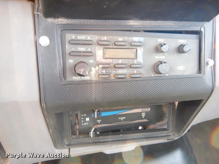 image for item EI9852 1995 Ford F800 crane truck