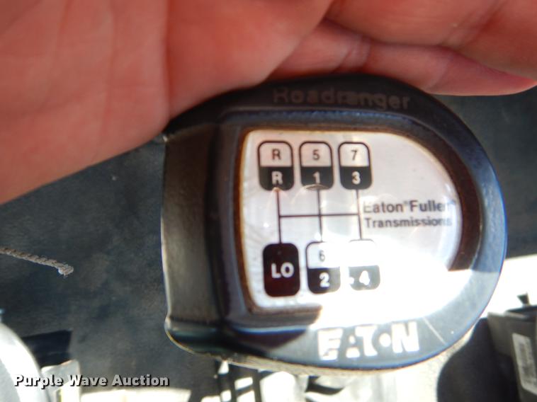 image for item EI9852 1995 Ford F800 crane truck