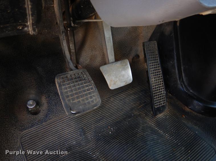 image for item EI9852 1995 Ford F800 crane truck