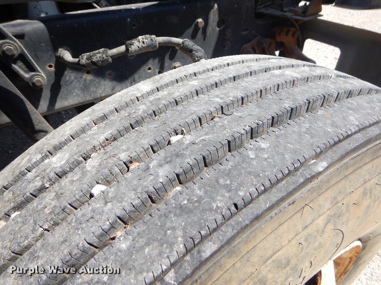 image for item EI9852 1995 Ford F800 crane truck