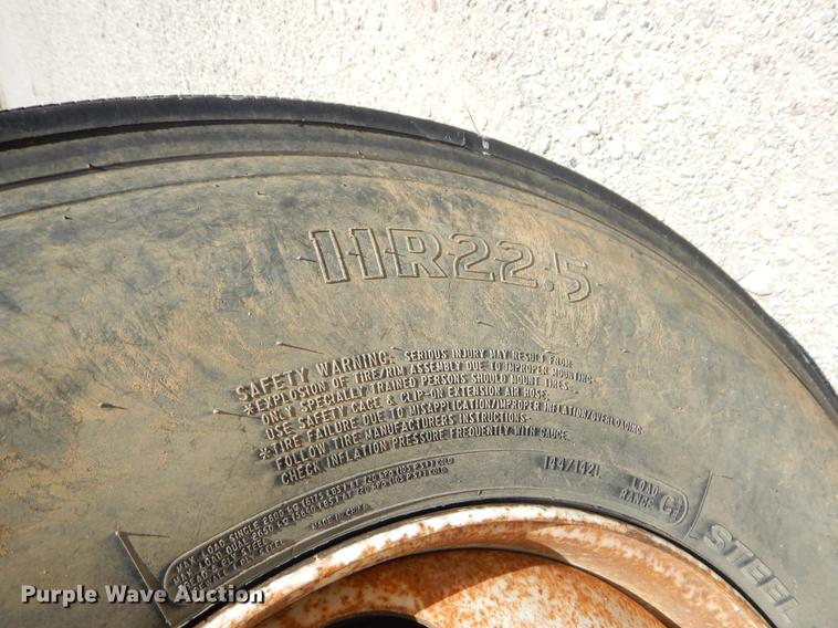 image for item EI9852 1995 Ford F800 crane truck