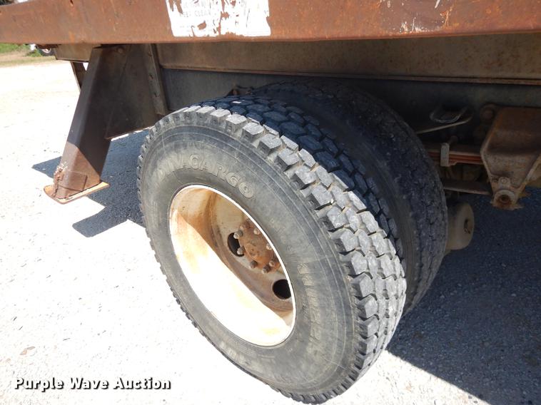 image for item EI9852 1995 Ford F800 crane truck