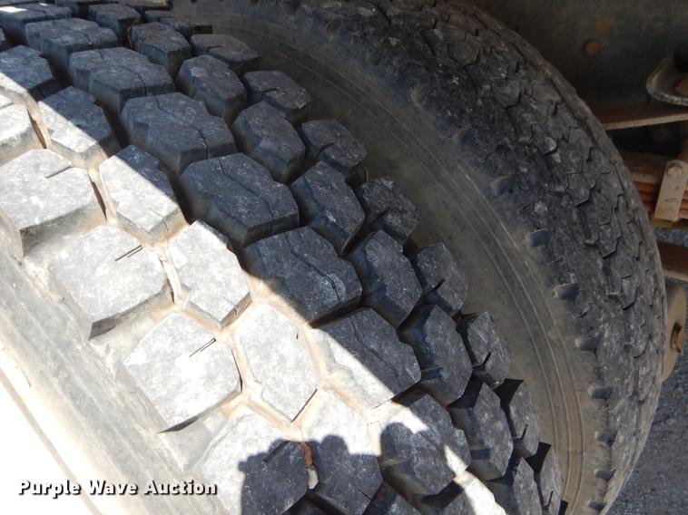 image for item EI9852 1995 Ford F800 crane truck