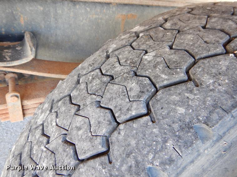 image for item EI9852 1995 Ford F800 crane truck