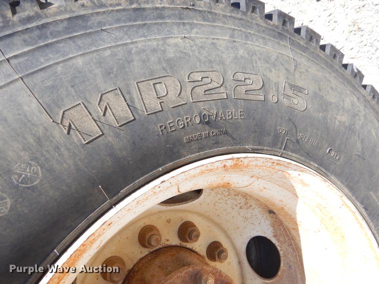 image for item EI9852 1995 Ford F800 crane truck