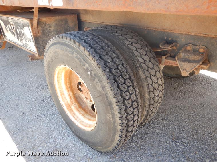 image for item EI9852 1995 Ford F800 crane truck