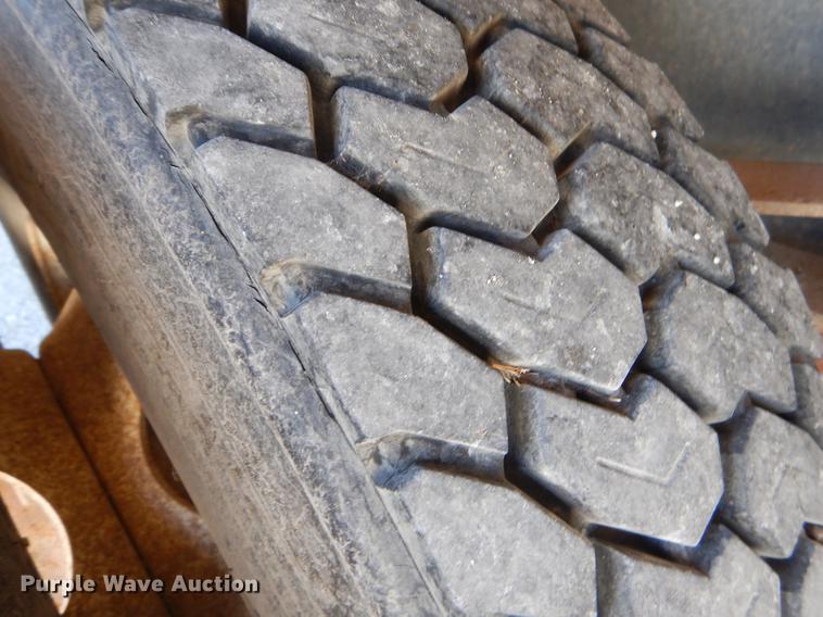 image for item EI9852 1995 Ford F800 crane truck