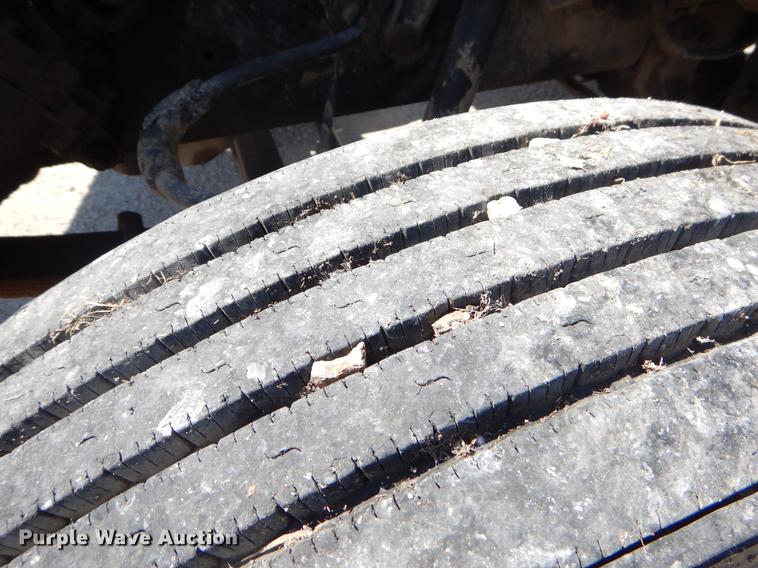 image for item EI9852 1995 Ford F800 crane truck