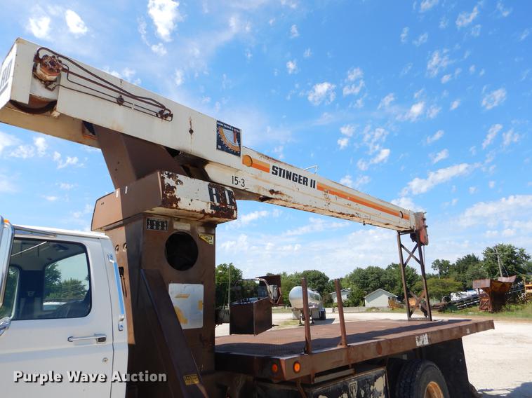 image for item EI9852 1995 Ford F800 crane truck