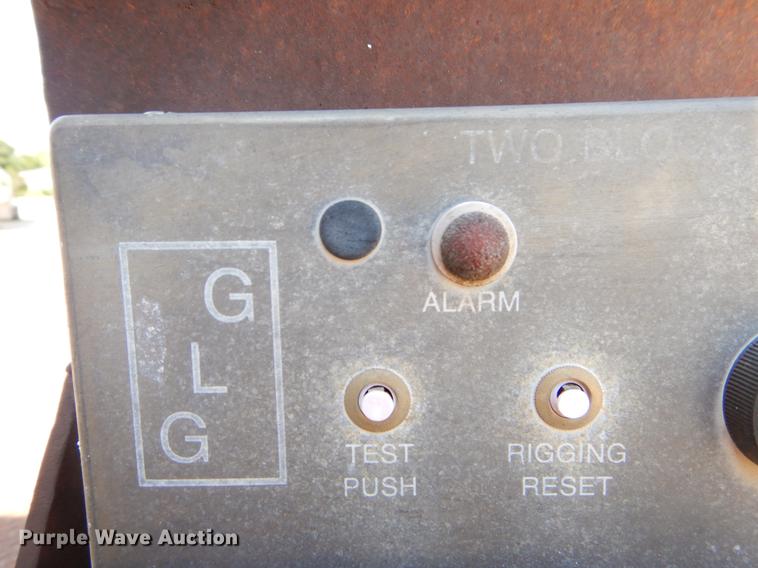 image for item EI9852 1995 Ford F800 crane truck