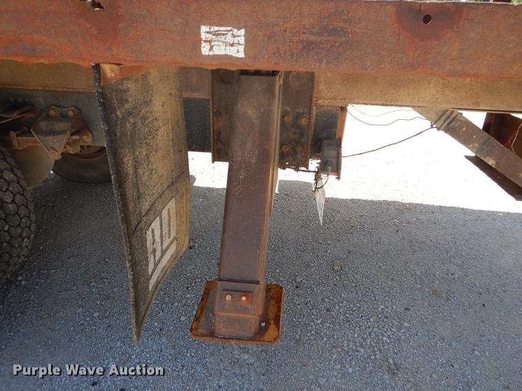 image for item EI9852 1995 Ford F800 crane truck