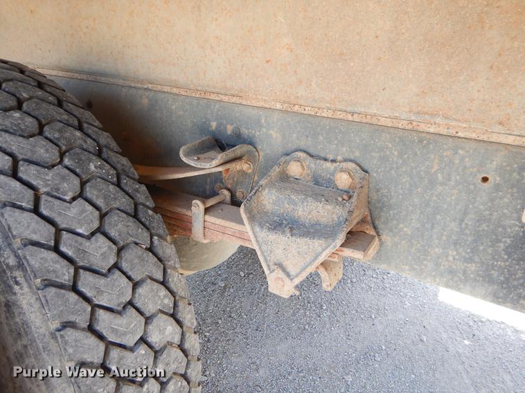 image for item EI9852 1995 Ford F800 crane truck