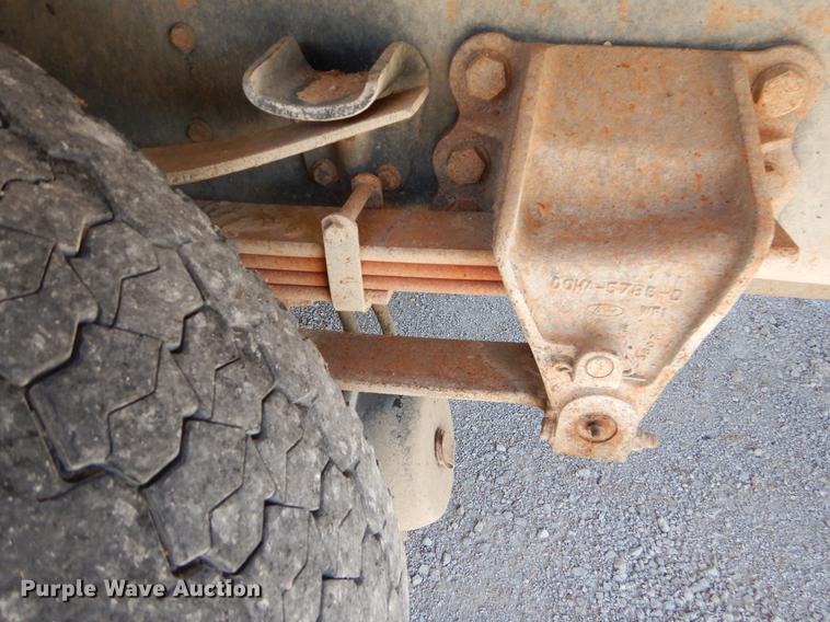 image for item EI9852 1995 Ford F800 crane truck