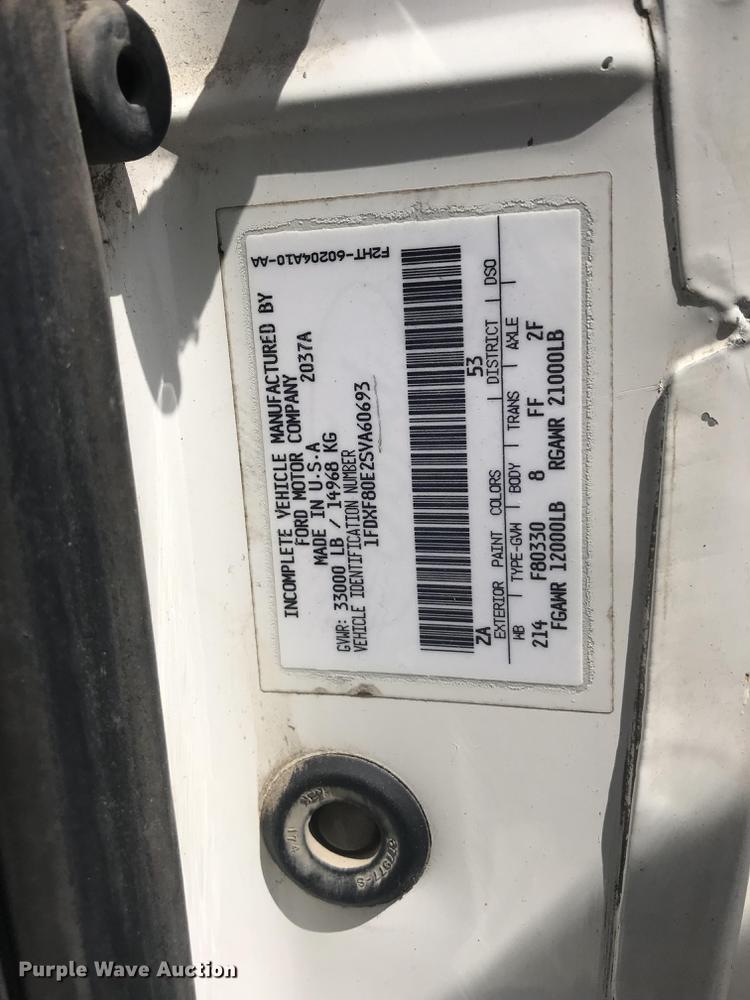 image for item EI9852 1995 Ford F800 crane truck