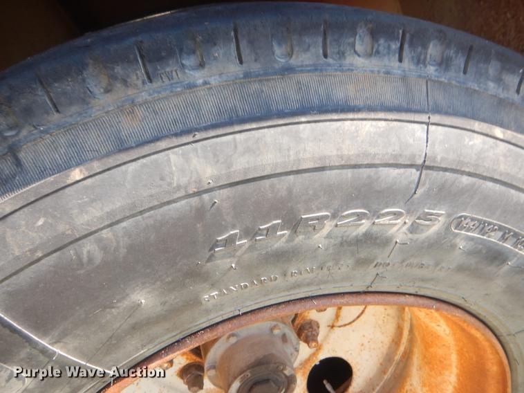 image for item EK9585 1994 Trail King TK120HDG-553 low boy equipment trailer