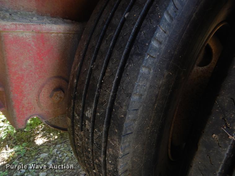 image for item EK9585 1994 Trail King TK120HDG-553 low boy equipment trailer