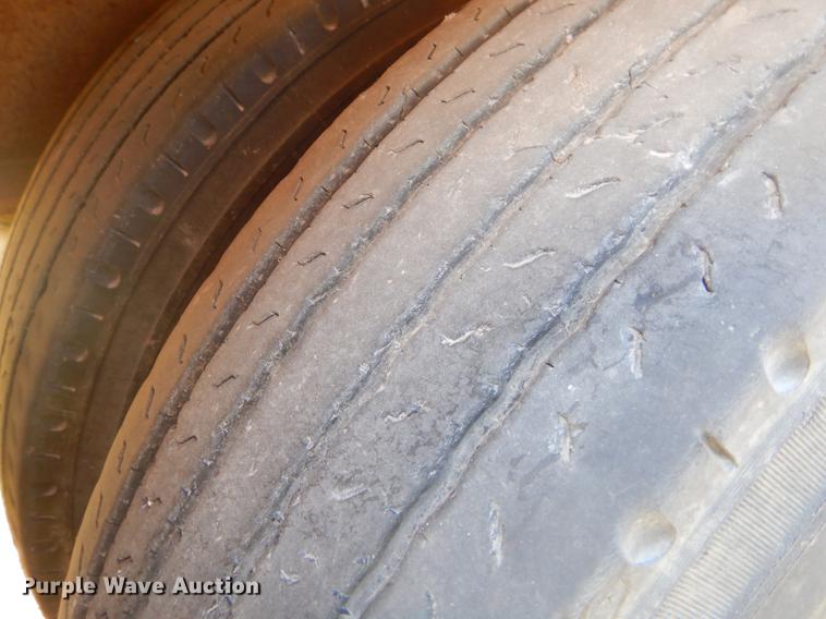 image for item EK9585 1994 Trail King TK120HDG-553 low boy equipment trailer