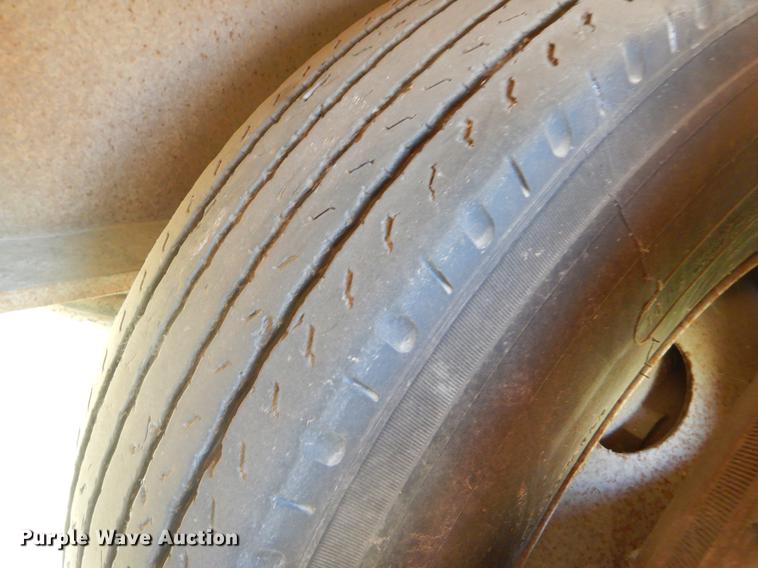 image for item EK9585 1994 Trail King TK120HDG-553 low boy equipment trailer