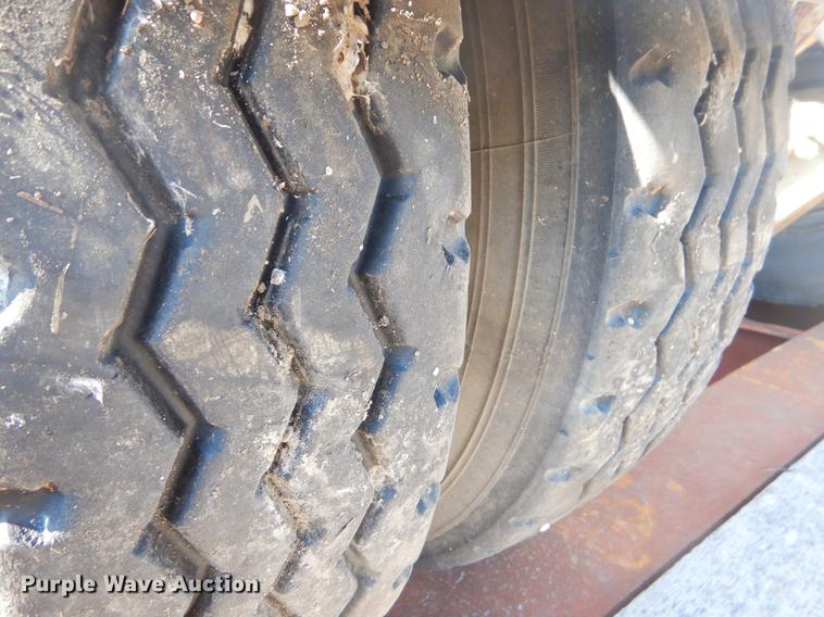 image for item EK9585 1994 Trail King TK120HDG-553 low boy equipment trailer