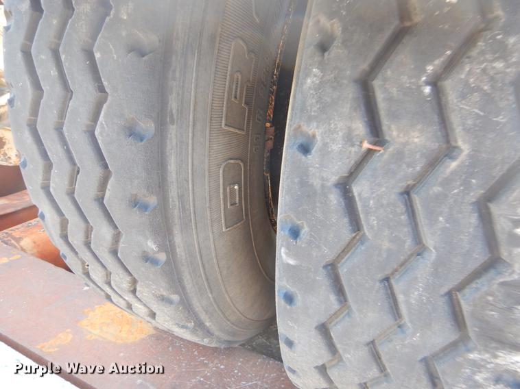 image for item EK9585 1994 Trail King TK120HDG-553 low boy equipment trailer