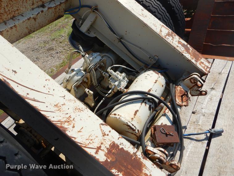 image for item EK9585 1994 Trail King TK120HDG-553 low boy equipment trailer