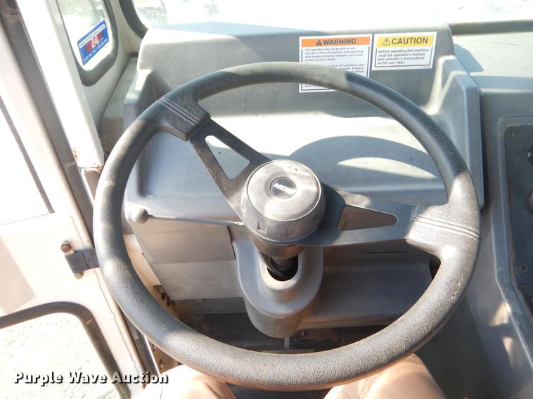 image for item EK9586 2005 Elgin Pelican S street sweeper