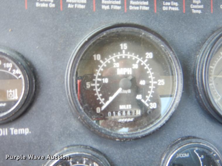 image for item EK9586 2005 Elgin Pelican S street sweeper