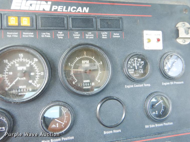 image for item EK9586 2005 Elgin Pelican S street sweeper