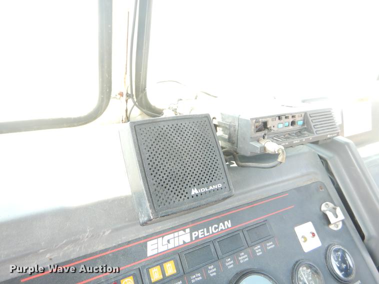 image for item EK9586 2005 Elgin Pelican S street sweeper